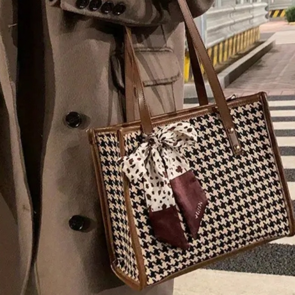 4 pcs. Satin Printed Twillys/Scarves - Picture 10 of 11